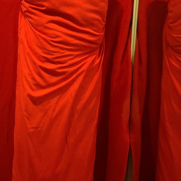 Red pillow, long - Picture 4 of 4